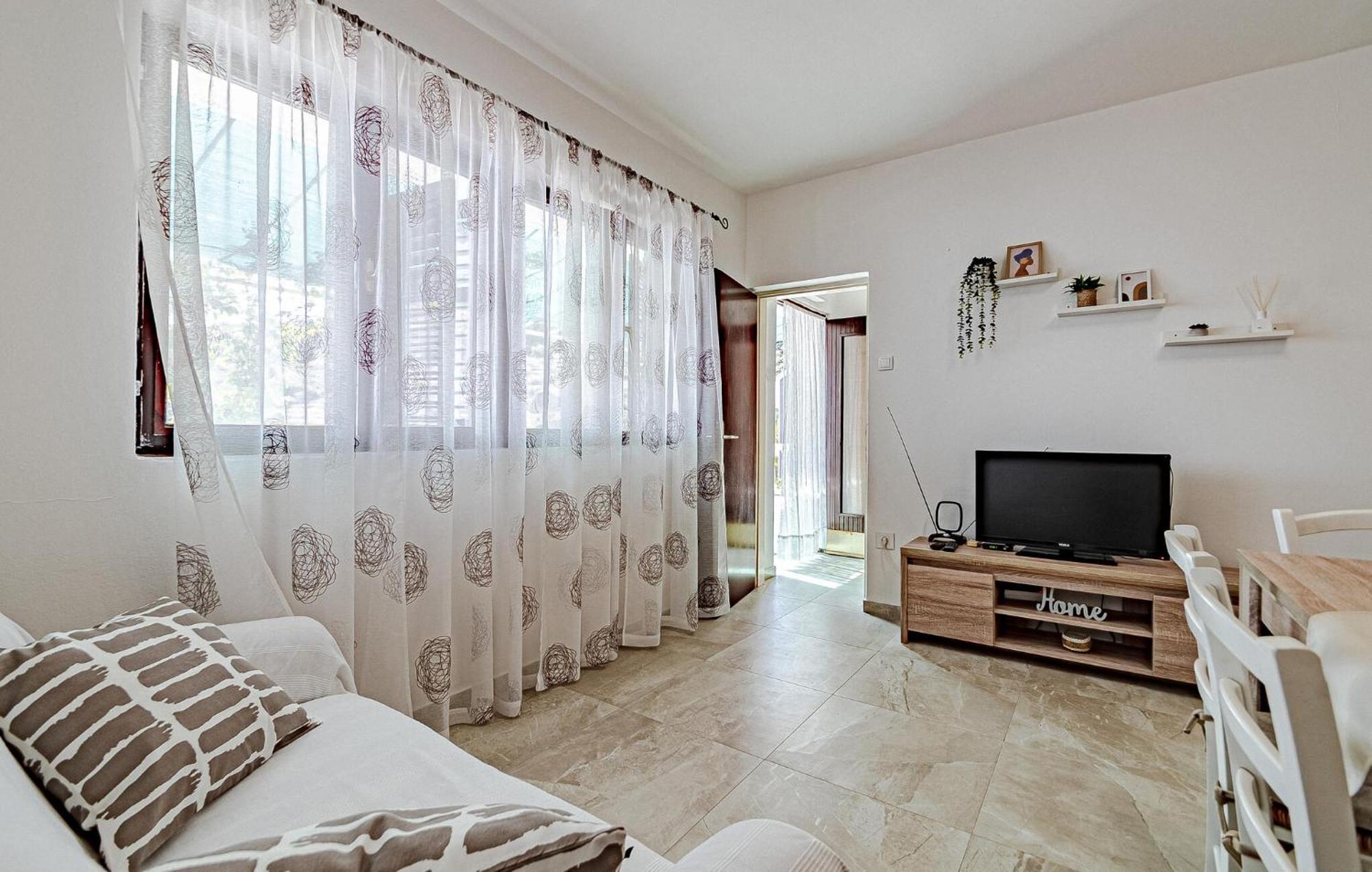 Stunning Home In Crnja Luka With Wifi Prigradica Exterior foto